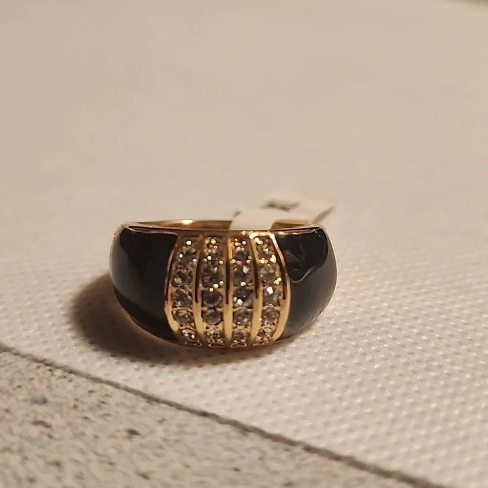 Elegant Black and Gold Toned Ring..with Rhinestones......size 8